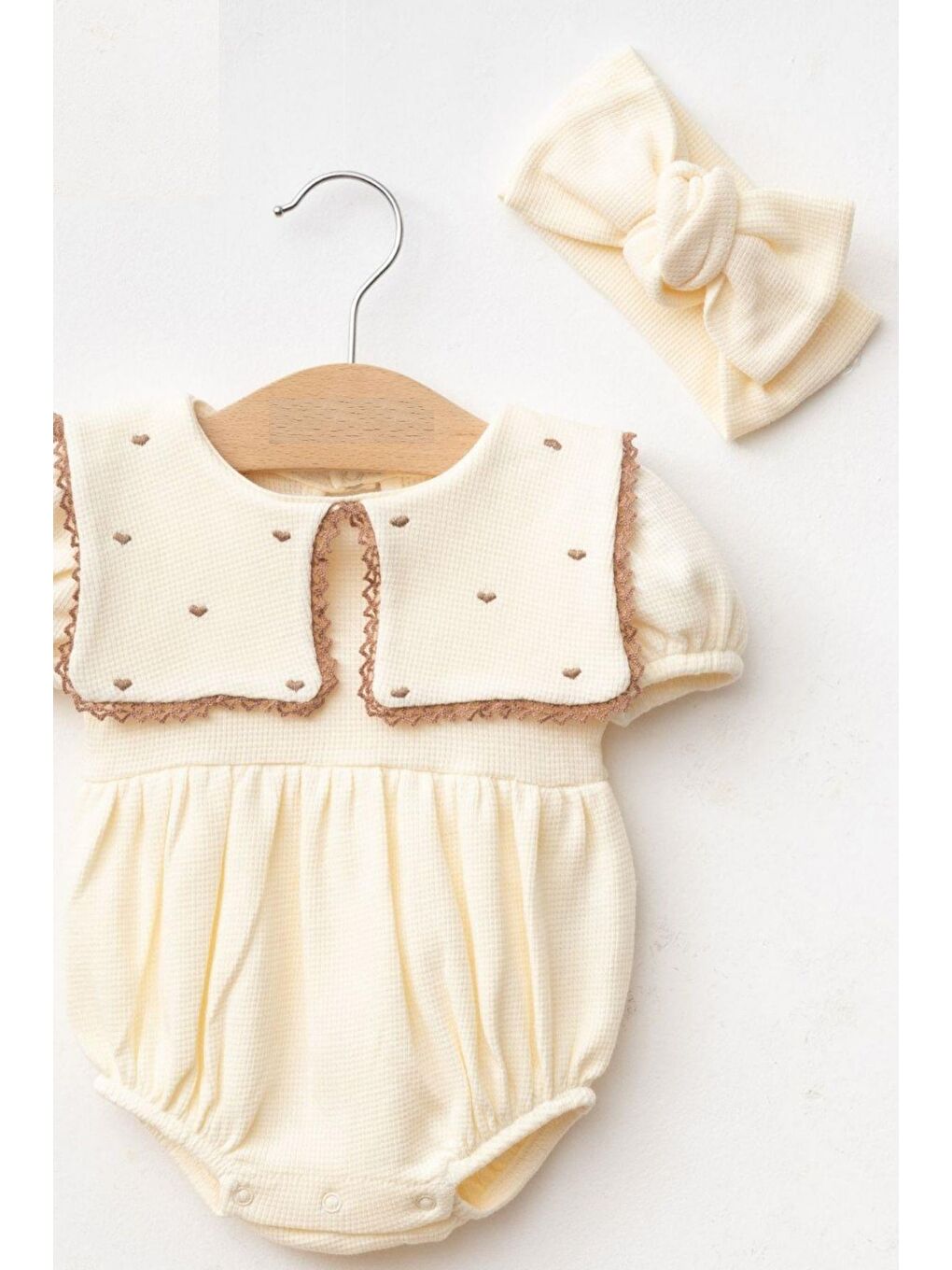 Ekru Kız Bebek Maita Kalp Nakışlı Waffle Yazlık Tulum-1