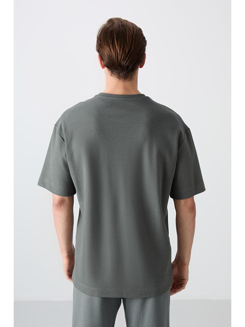 Haki Pamuklu Kalın Yüzeyi Dokulu Oversize Fit Baskılı Erkek Tişört - 88336-4