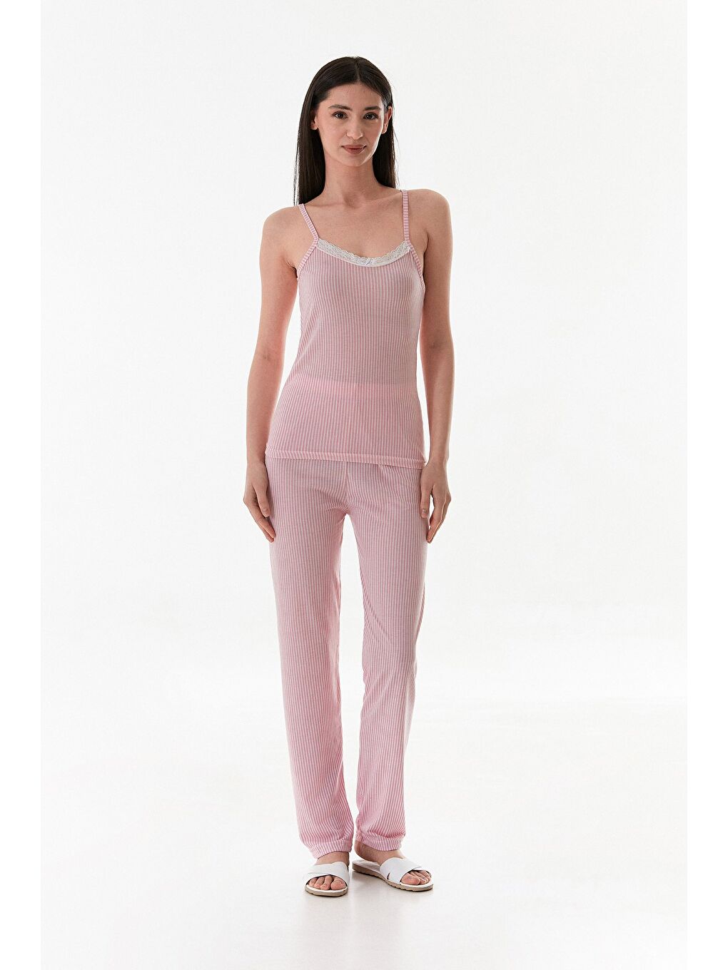 Pembe İnce Çizgili Askılı Dantelli Pijama Takımı