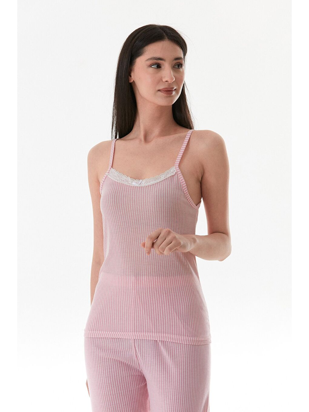 Pembe İnce Çizgili Askılı Dantelli Pijama Takımı-3