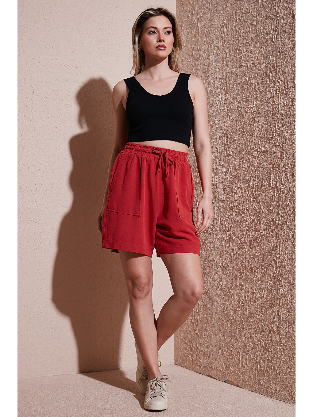 Kahverengi Keten Karışımlı Comfort Fit Lastikli Kısa Short 25Y0606K1