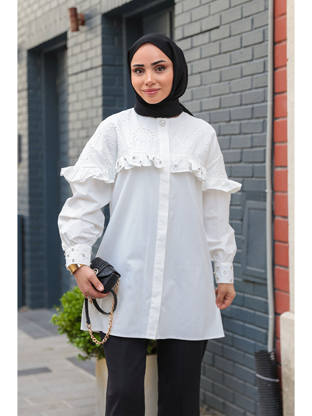 Kadın Brode Detay Taşlı Gömlek Beyaz-1