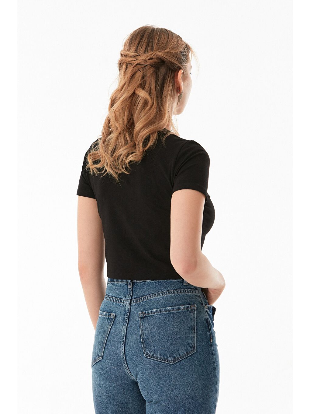 Siyah Kalp Nakışlı Bisiklet Yaka Crop Tişört-2