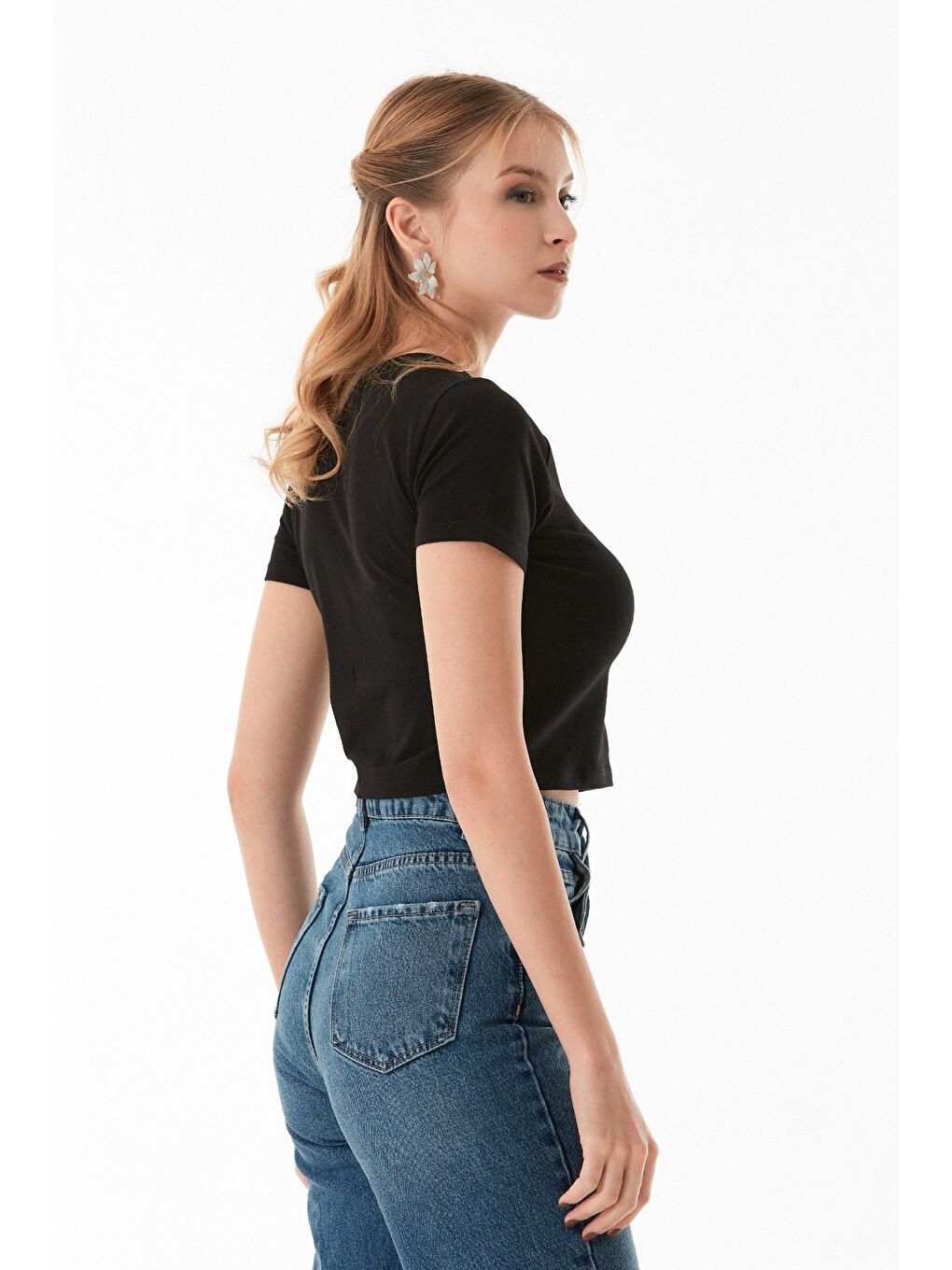 Siyah Kalp Nakışlı Bisiklet Yaka Crop Tişört-3