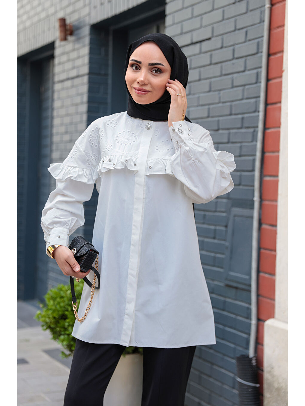 Kadın Brode Detay Taşlı Gömlek Beyaz-3