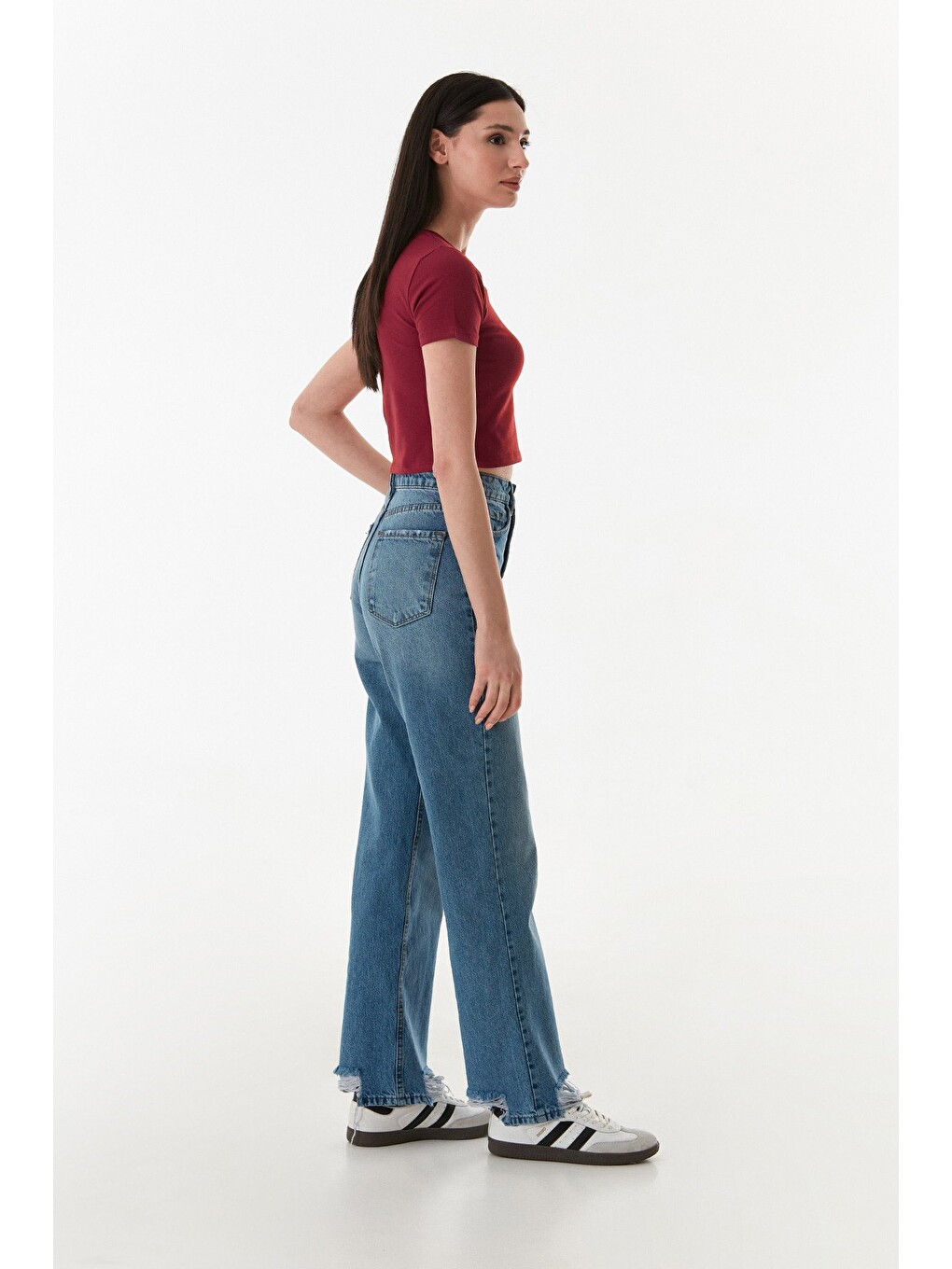 Bordo Kalp Nakışlı Bisiklet Yaka Crop Tişört-4