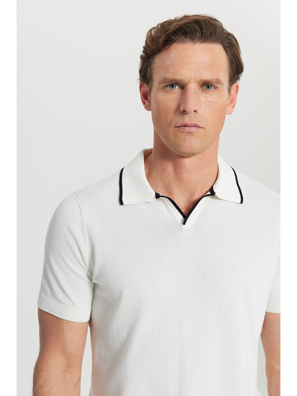 Erkek Beyaz %100 Pamuk Standart Fit Normal Kesim Polo Yaka Triko Tişört-3