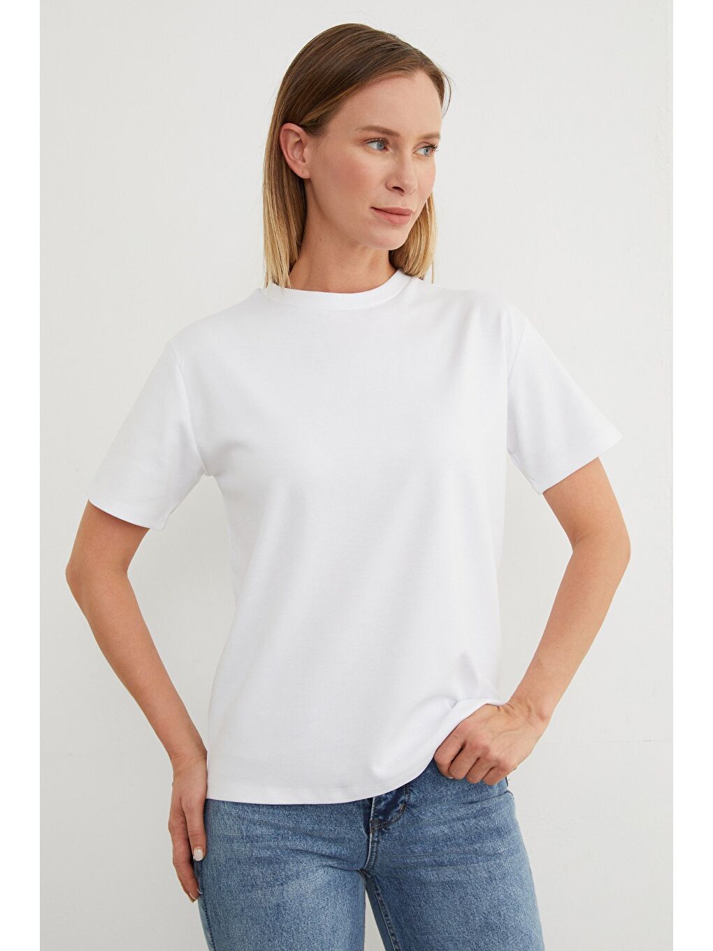 Beyaz Basic Bisiklet Yaka Tişört