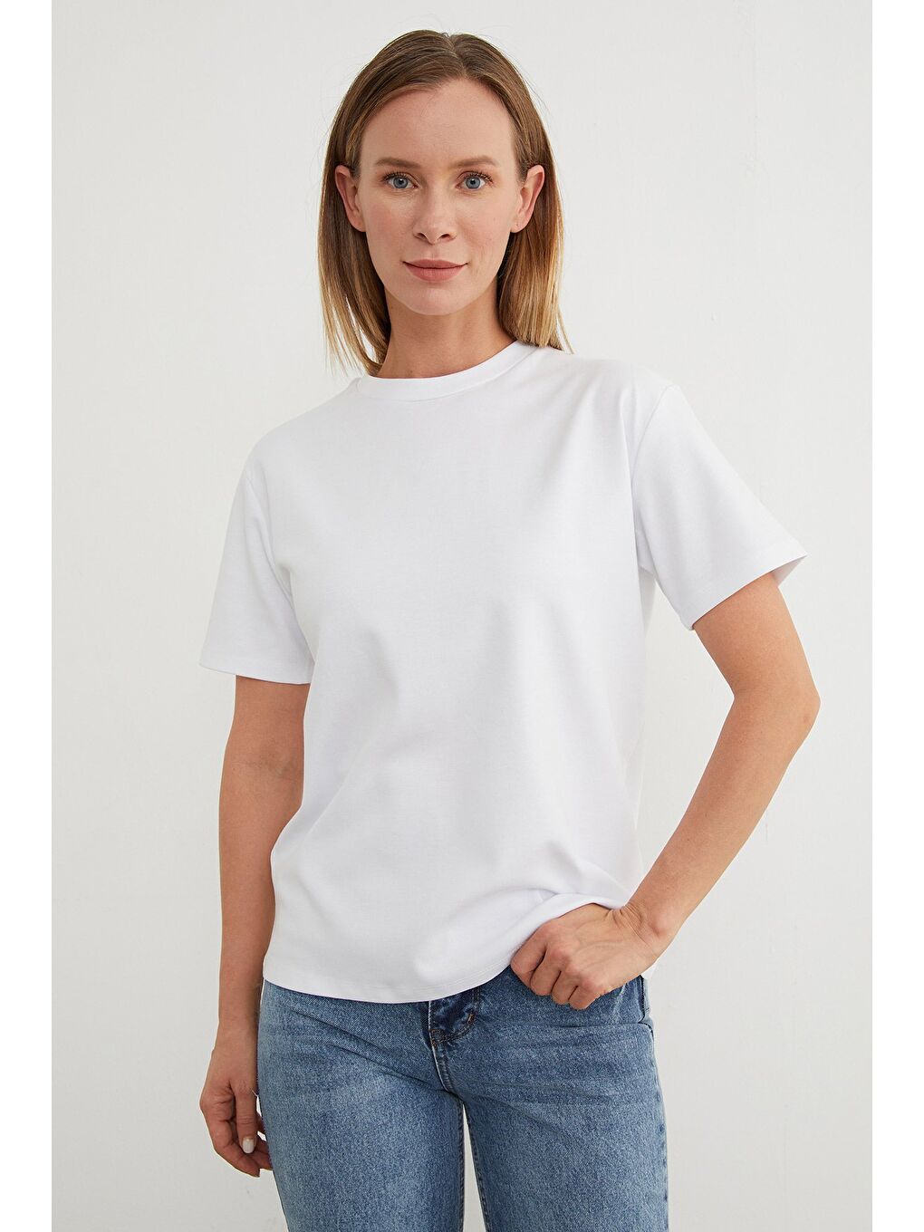 Beyaz Basic Bisiklet Yaka Tişört-1