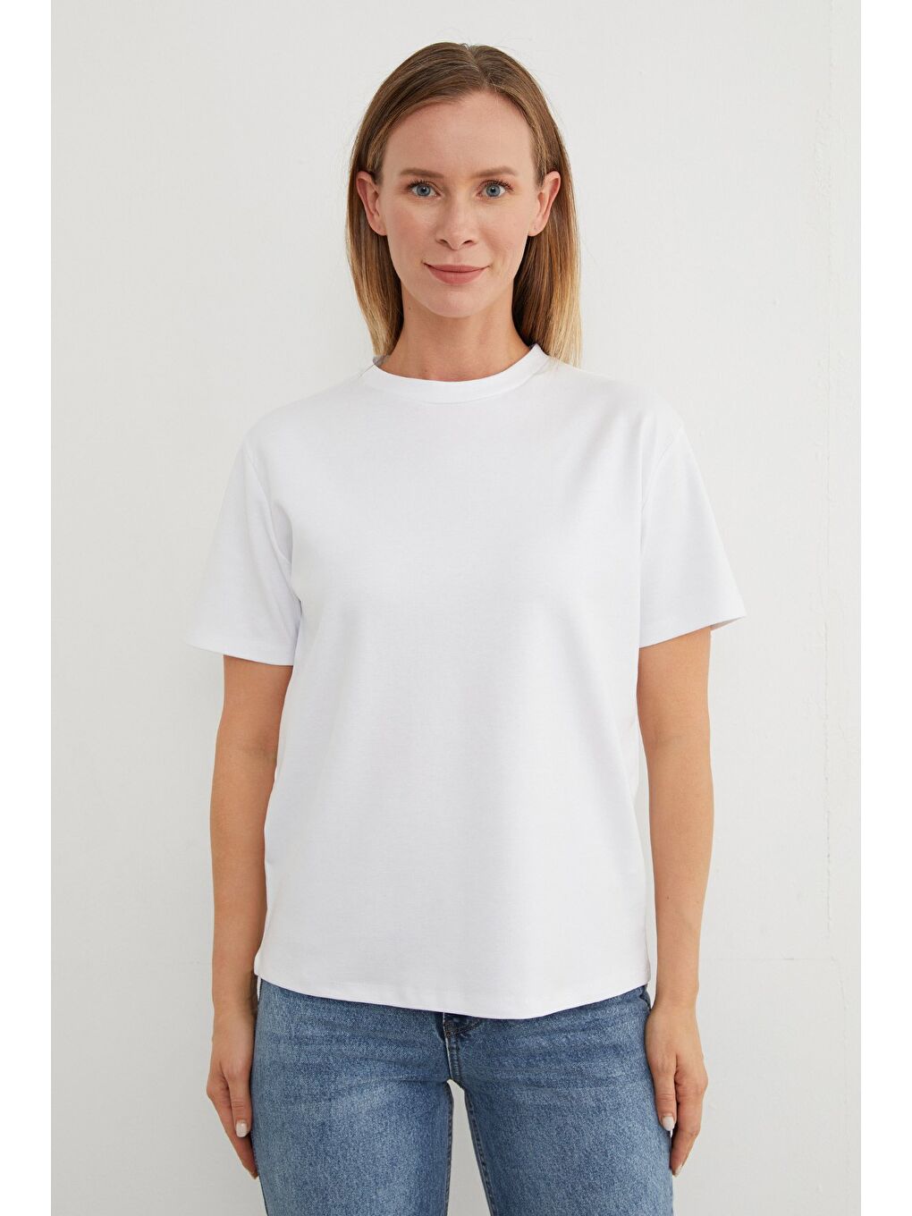 Beyaz Basic Bisiklet Yaka Tişört-2