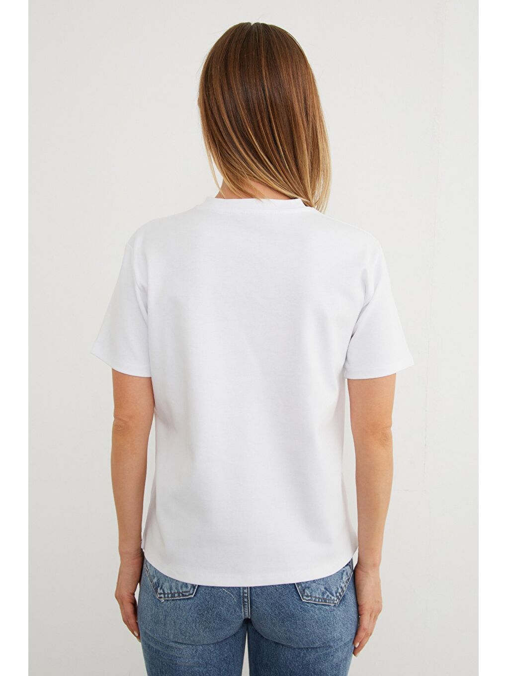 Beyaz Basic Bisiklet Yaka Tişört-4