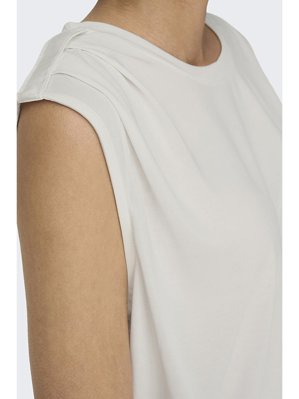 Ekru Onlfree Modal Karışımlı Regular Fit Bisiklet Yaka Kolsuz Kadın T Shirt 15290313-5