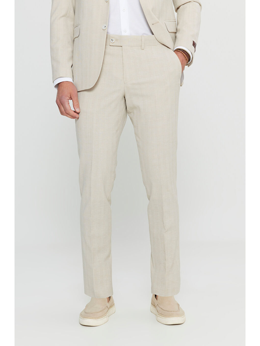 Erkek Bej Yünlü Slim Fit Dar Kesim Kırlangıç Yaka Ekose Gofre Desenli Kapak Cepli Takım Elbise-4