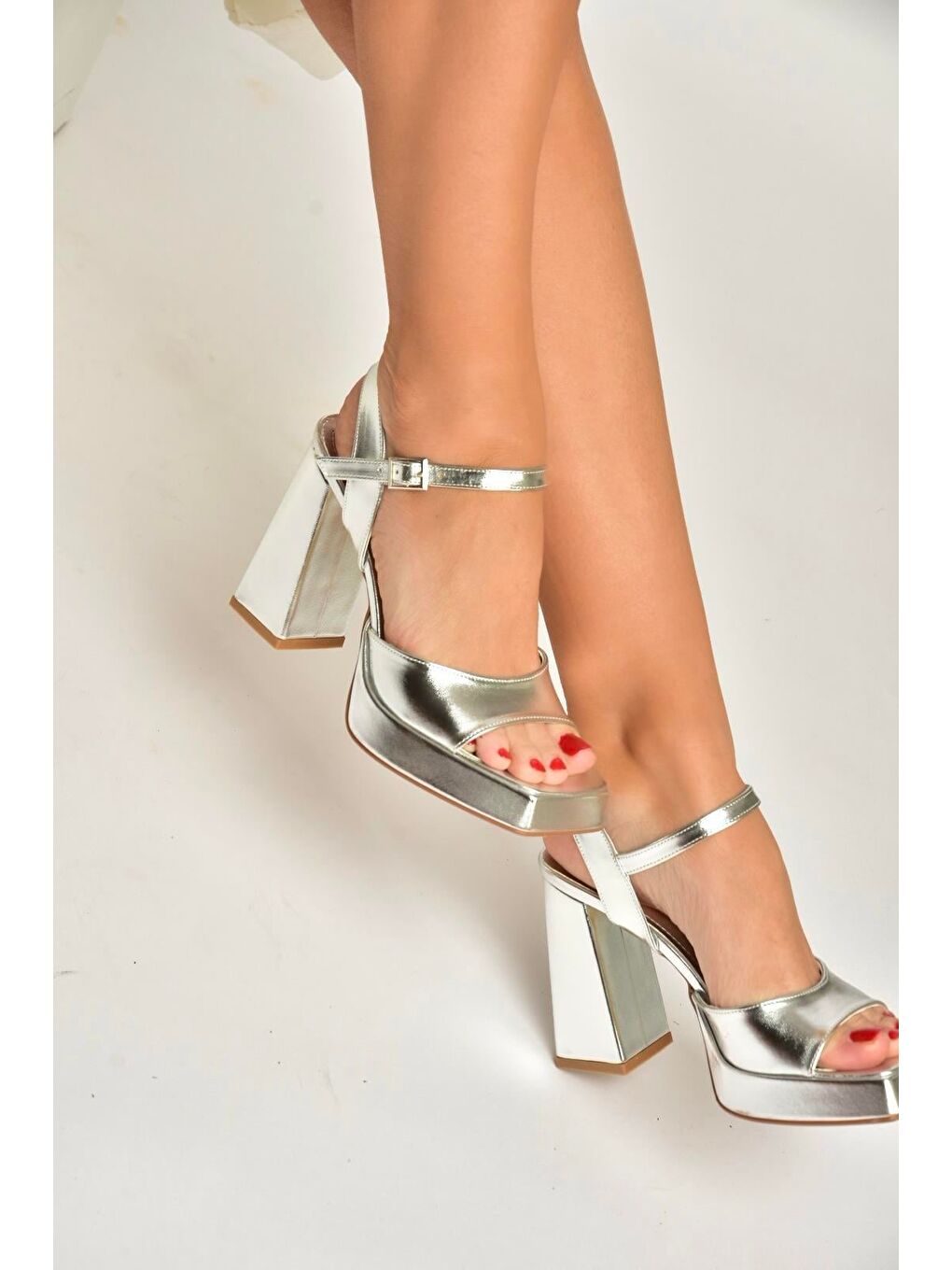 Gri Gümüş Kadın Topuklu Ayakkabı Y246055009-2