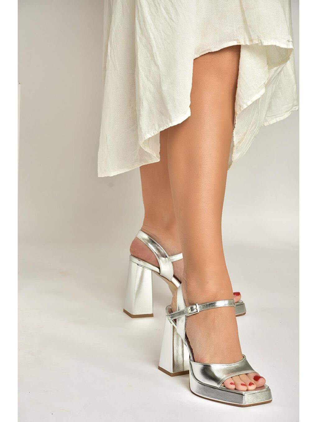 Gri Gümüş Kadın Topuklu Ayakkabı Y246055009-4