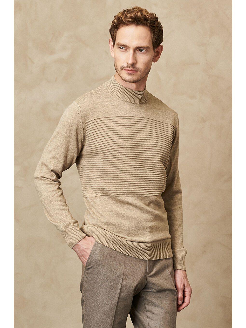 Erkek Bej Tüylenme Yapmayan Standart Fit Yarım Balıkçı Yaka Çizgi Dokulu Triko Kazak-2