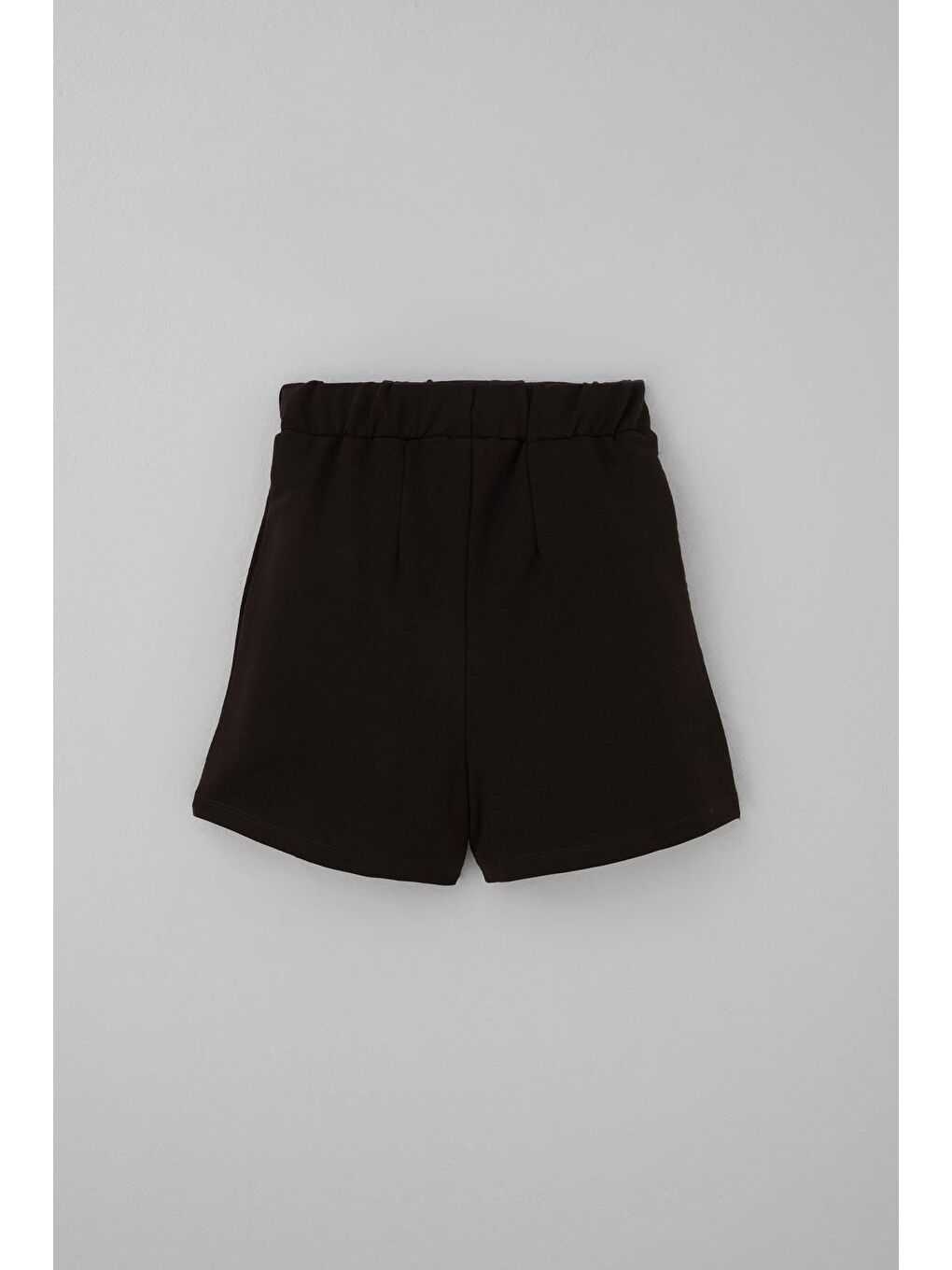 Kahverengi Kız Çocuk Şort Etek Arma Aksesuarlı Yırtmaçlı Koyu Kahve (9-14 Yaş)-1