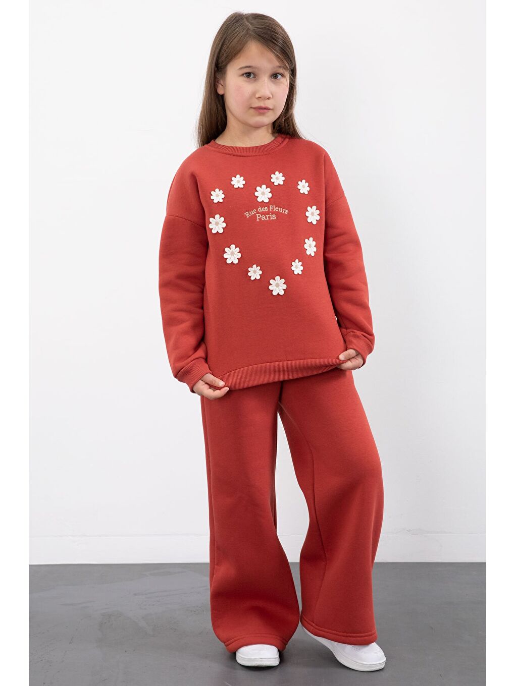 Kahverengi Kiremit Çiçek Nakışlı Şardonlu Kız Çocuk Geniş Paça Eşofman Takımı 23348-3