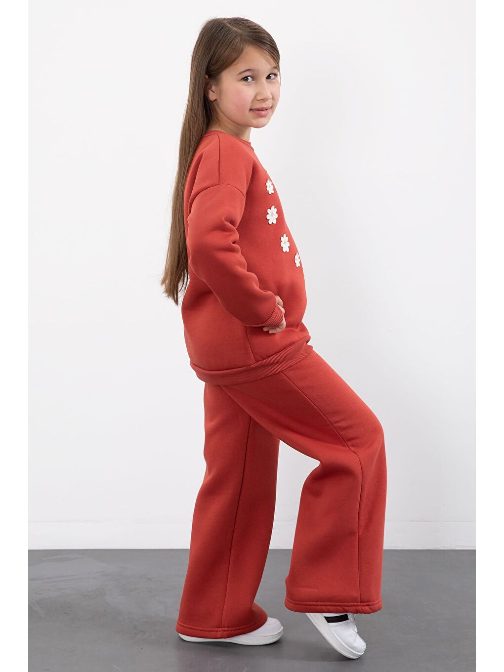 Kahverengi Kiremit Çiçek Nakışlı Şardonlu Kız Çocuk Geniş Paça Eşofman Takımı 23348-4