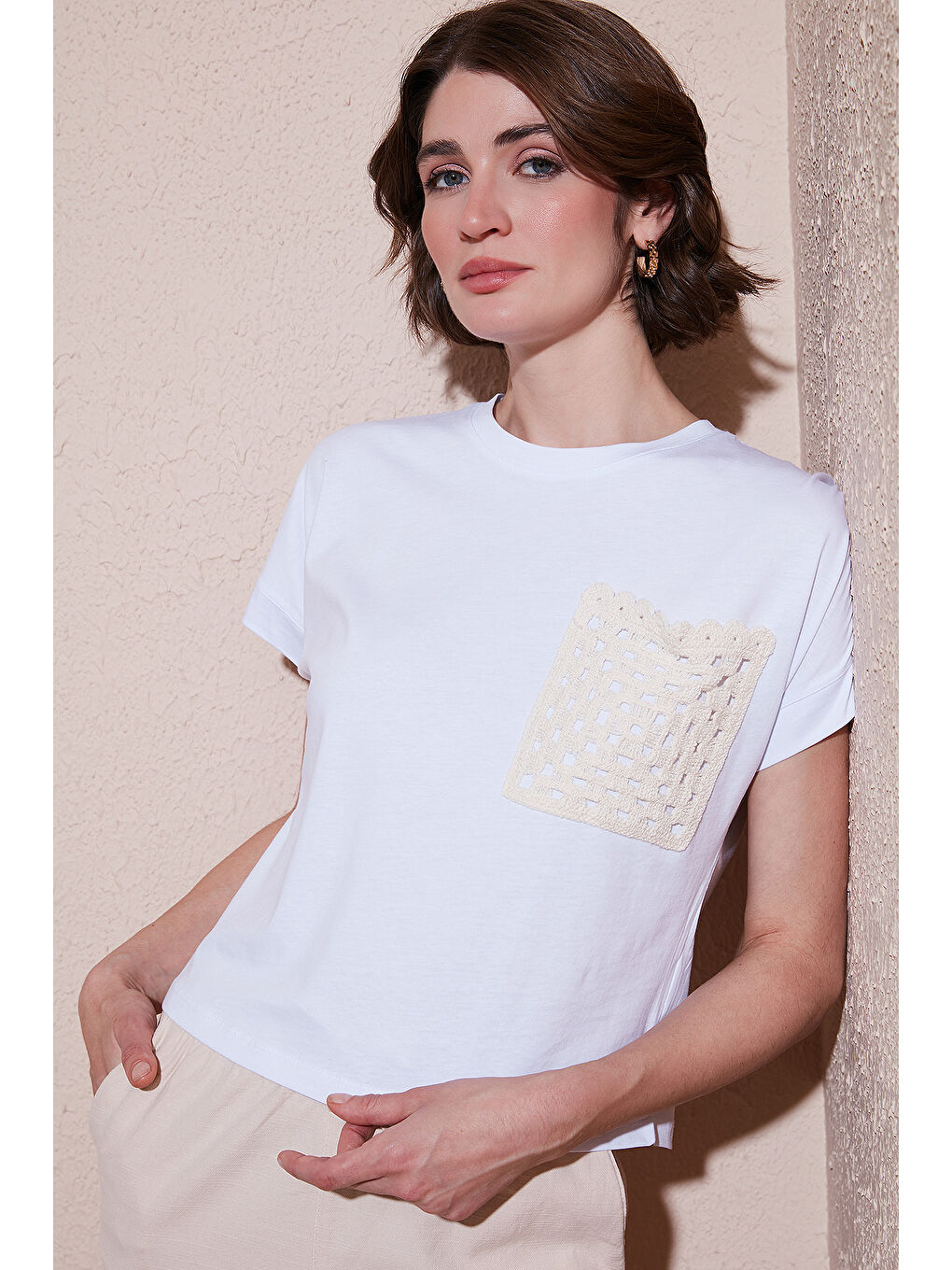 Beyaz Pamuklu Tek Cepli Regular Fit Bisiklet Yaka T Shirt 5865818-1