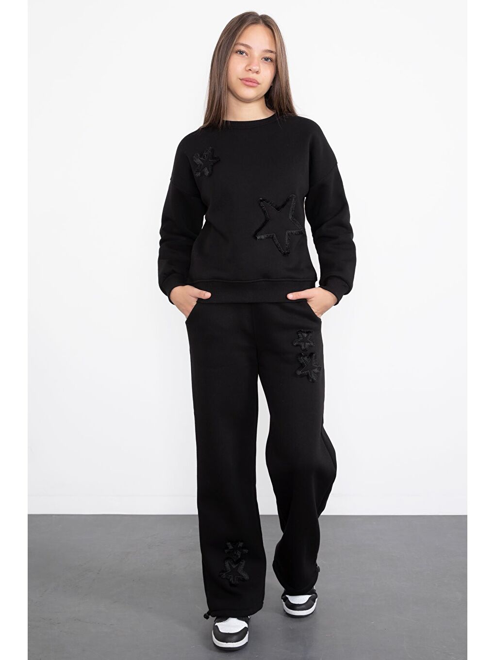 Siyah Yıldız Desenli Geniş Paça Şardonlu Kız Çocuk Eşofman Takımı 23361