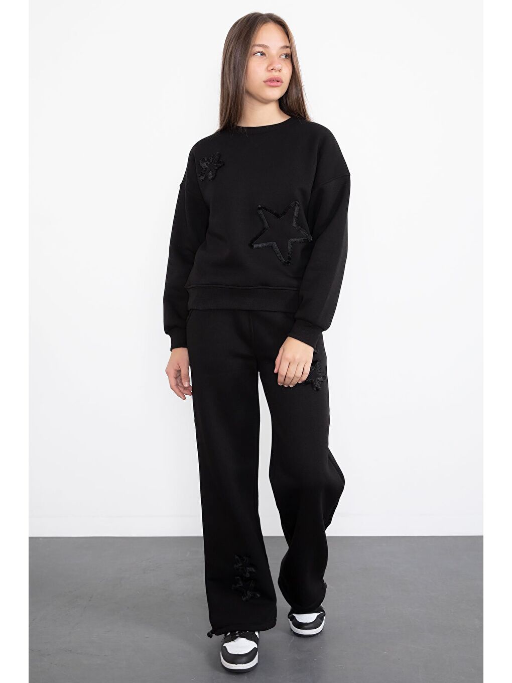 Siyah Yıldız Desenli Geniş Paça Şardonlu Kız Çocuk Eşofman Takımı 23361-1