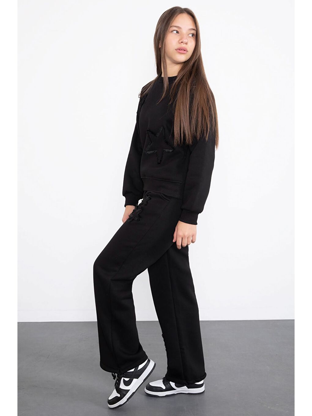 Siyah Yıldız Desenli Geniş Paça Şardonlu Kız Çocuk Eşofman Takımı 23361-3