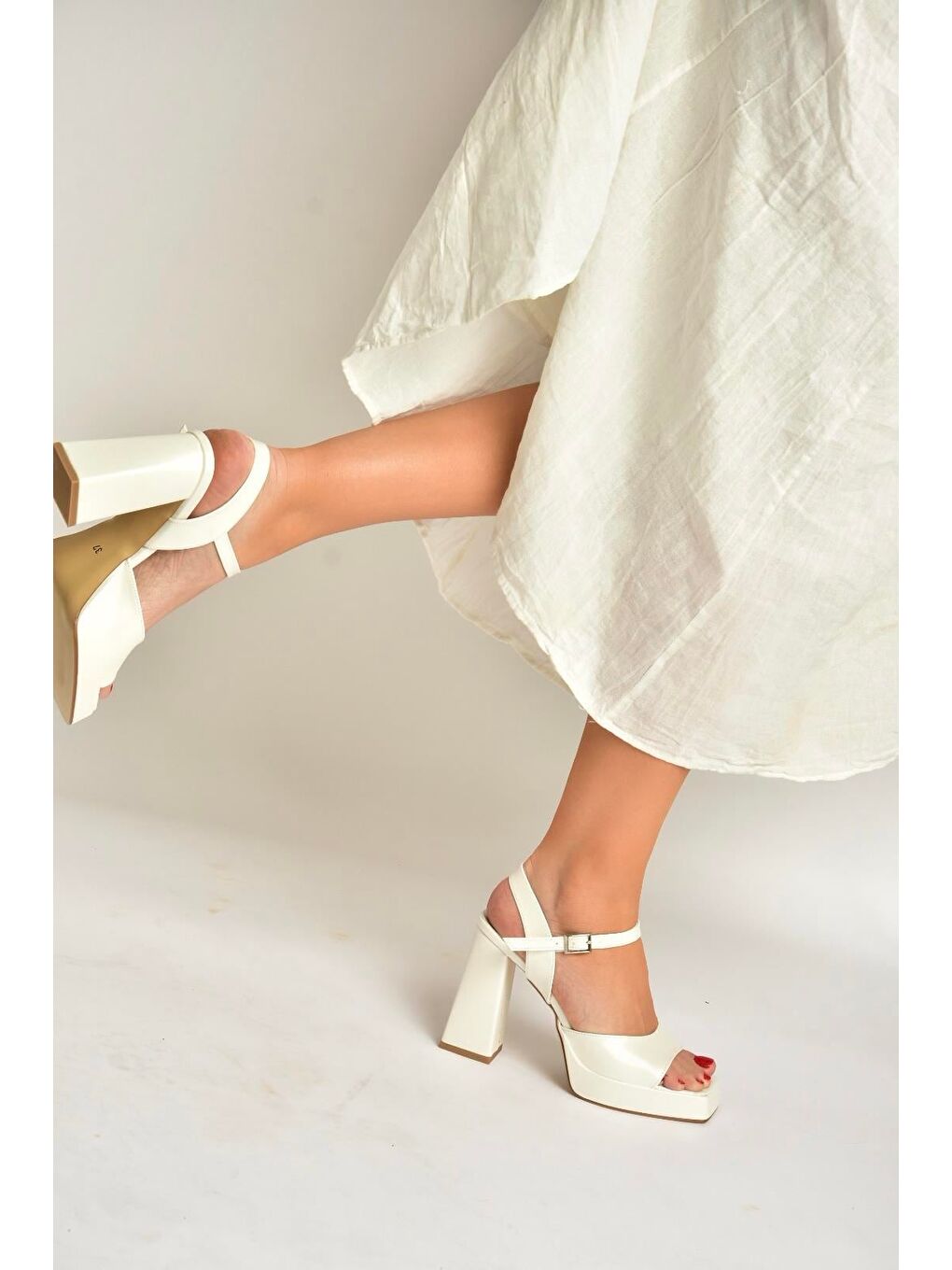 Bej Sedef Kadın Topuklu Ayakkabı Y246055009-1