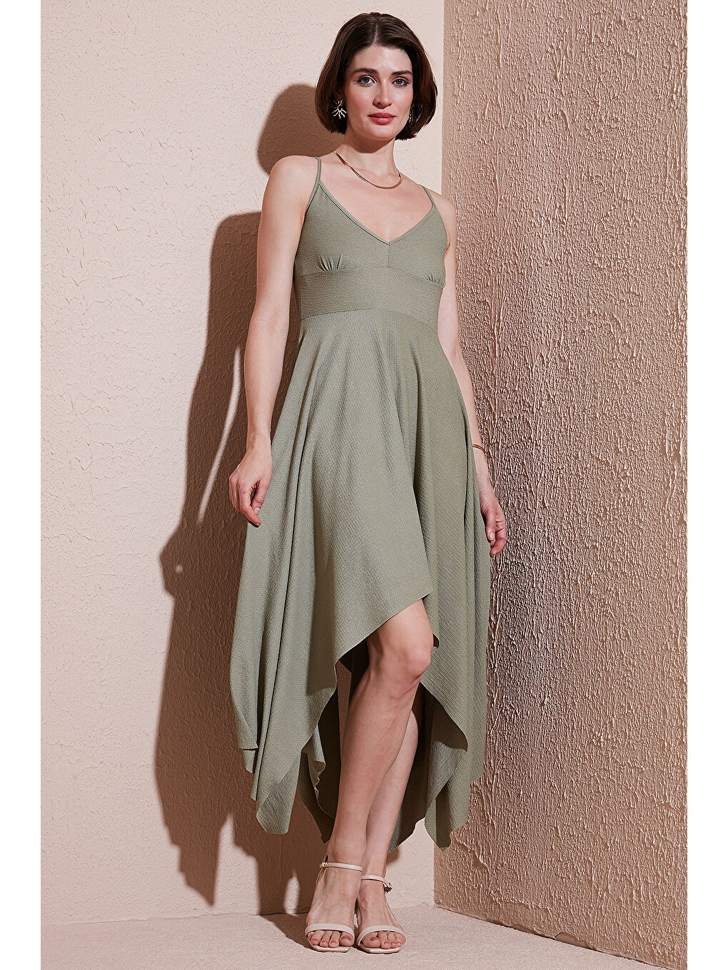 Yeşil Asimetrik Kesim Regular Fit Midi Boy Askılı V Yaka Elbise 5866131-1