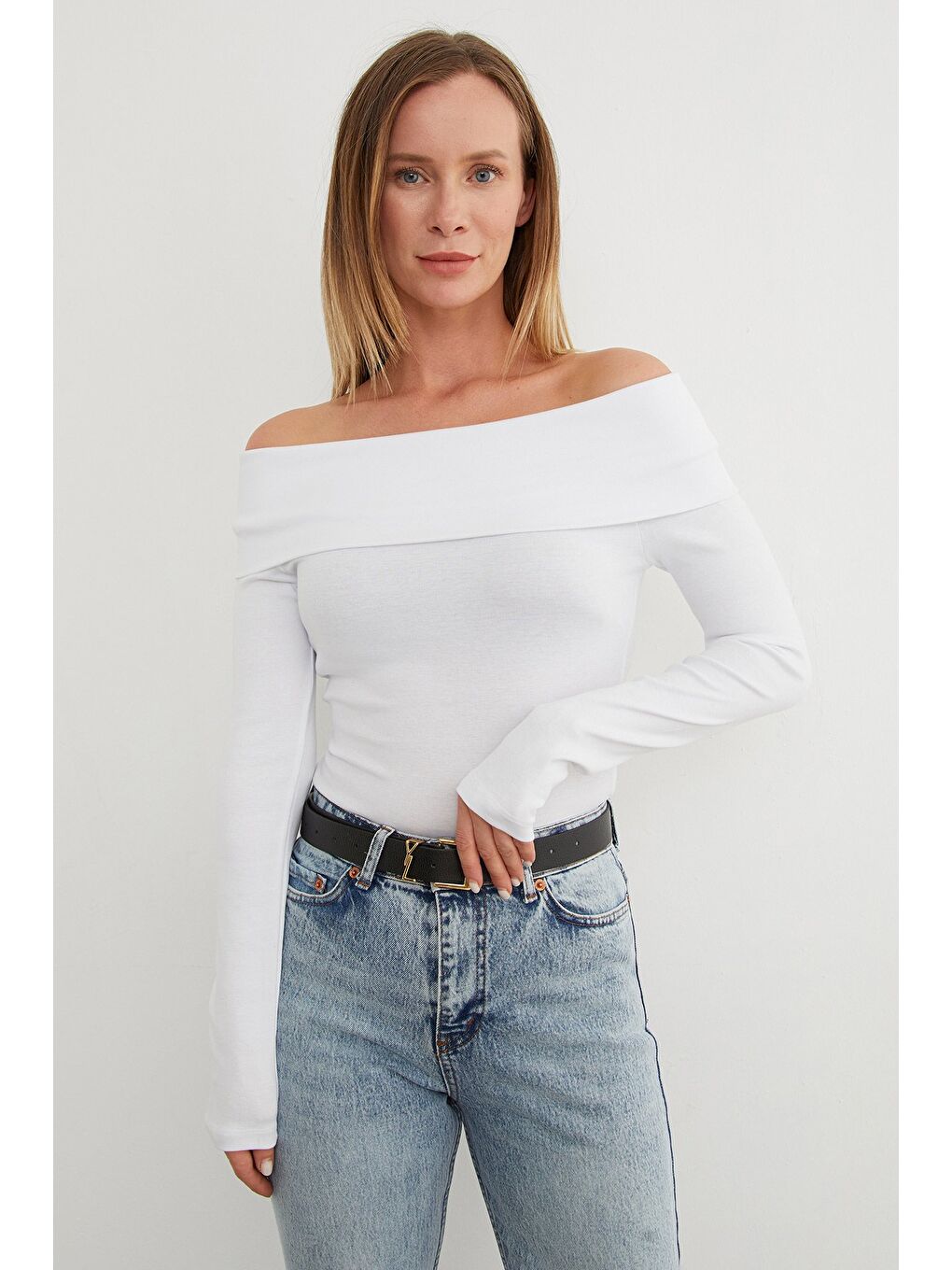 Beyaz Basic Madonna Yaka Modal Bluz-2