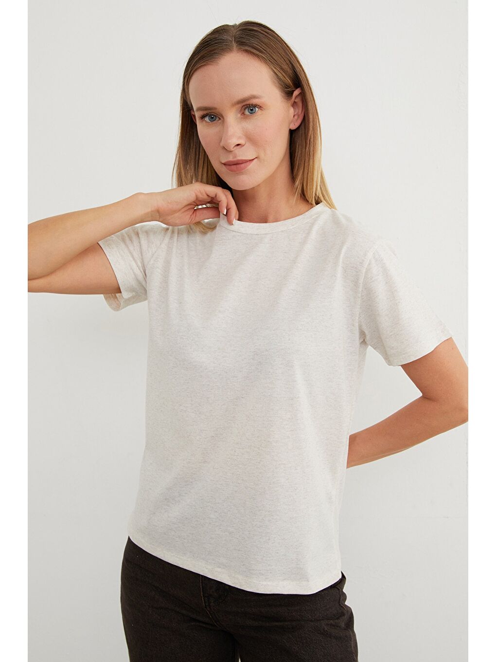 Bej Basic Bisiklet Yaka Tişört