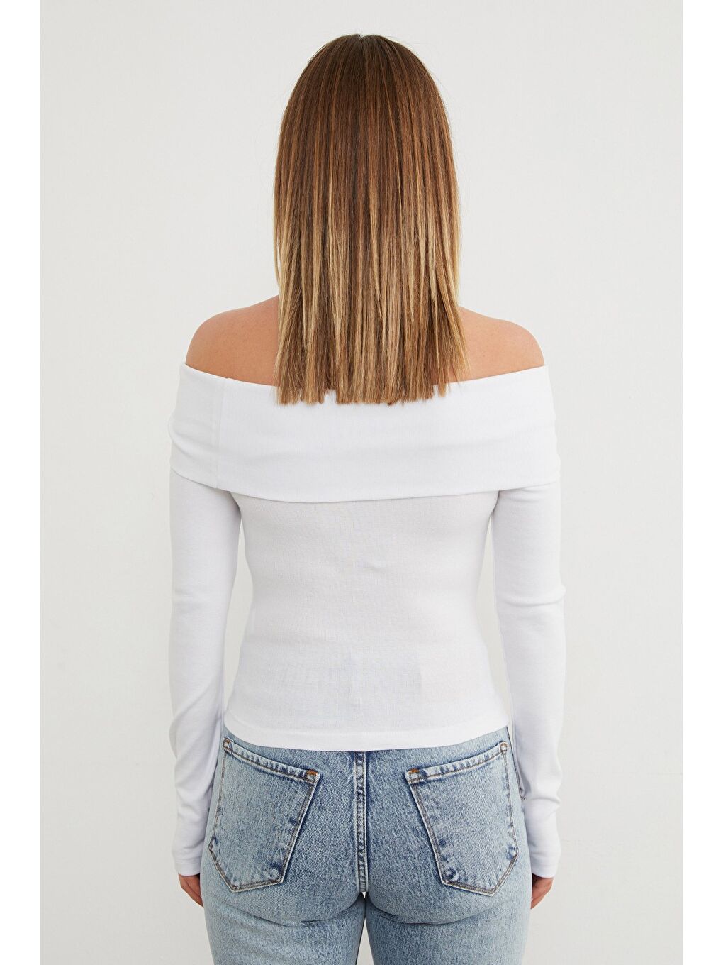 Beyaz Basic Madonna Yaka Modal Bluz-4
