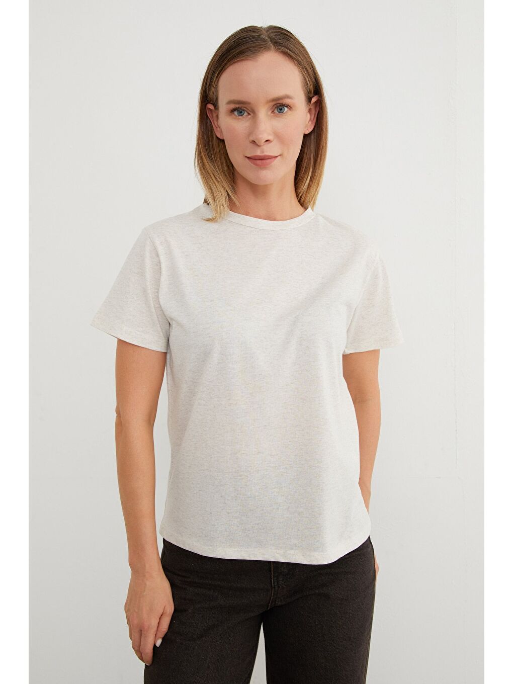 Bej Basic Bisiklet Yaka Tişört-1