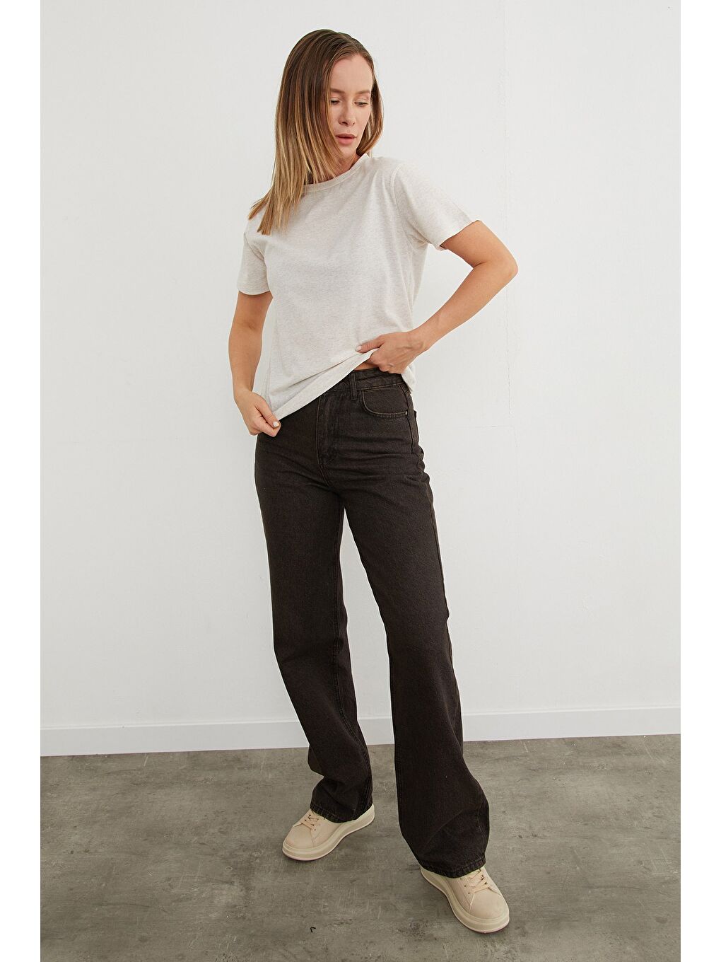 Bej Basic Bisiklet Yaka Tişört-3