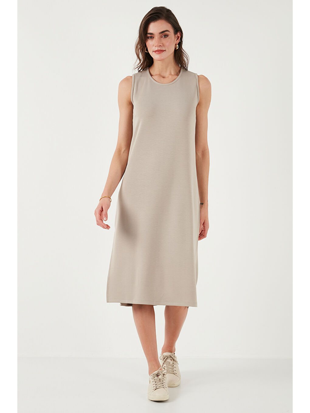 Bej Regular Fit Bisiklet Yaka Yırtmaç Detaylı Basic Midi Elbise 5866160-1