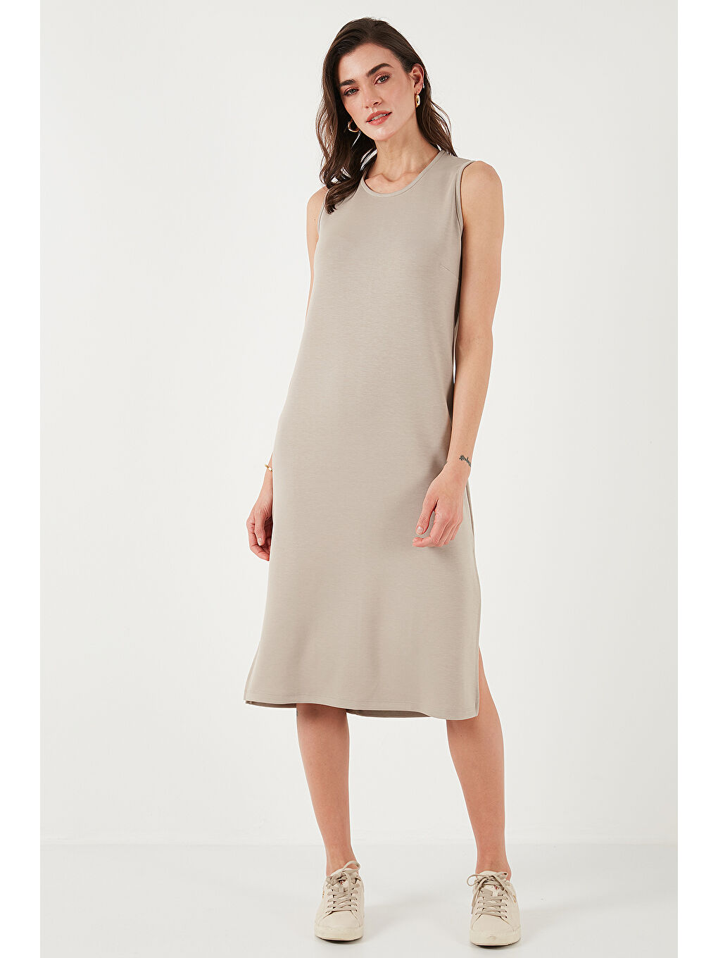 Bej Regular Fit Bisiklet Yaka Yırtmaç Detaylı Basic Midi Elbise 5866160-3