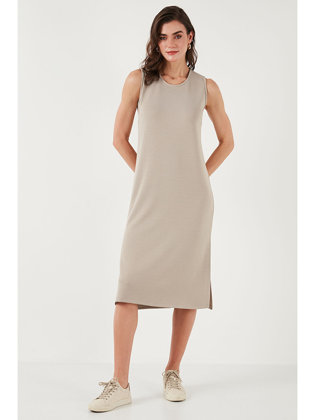 Bej Regular Fit Bisiklet Yaka Yırtmaç Detaylı Basic Midi Elbise 5866160-5