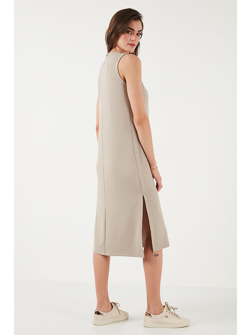 Bej Regular Fit Bisiklet Yaka Yırtmaç Detaylı Basic Midi Elbise 5866160-6