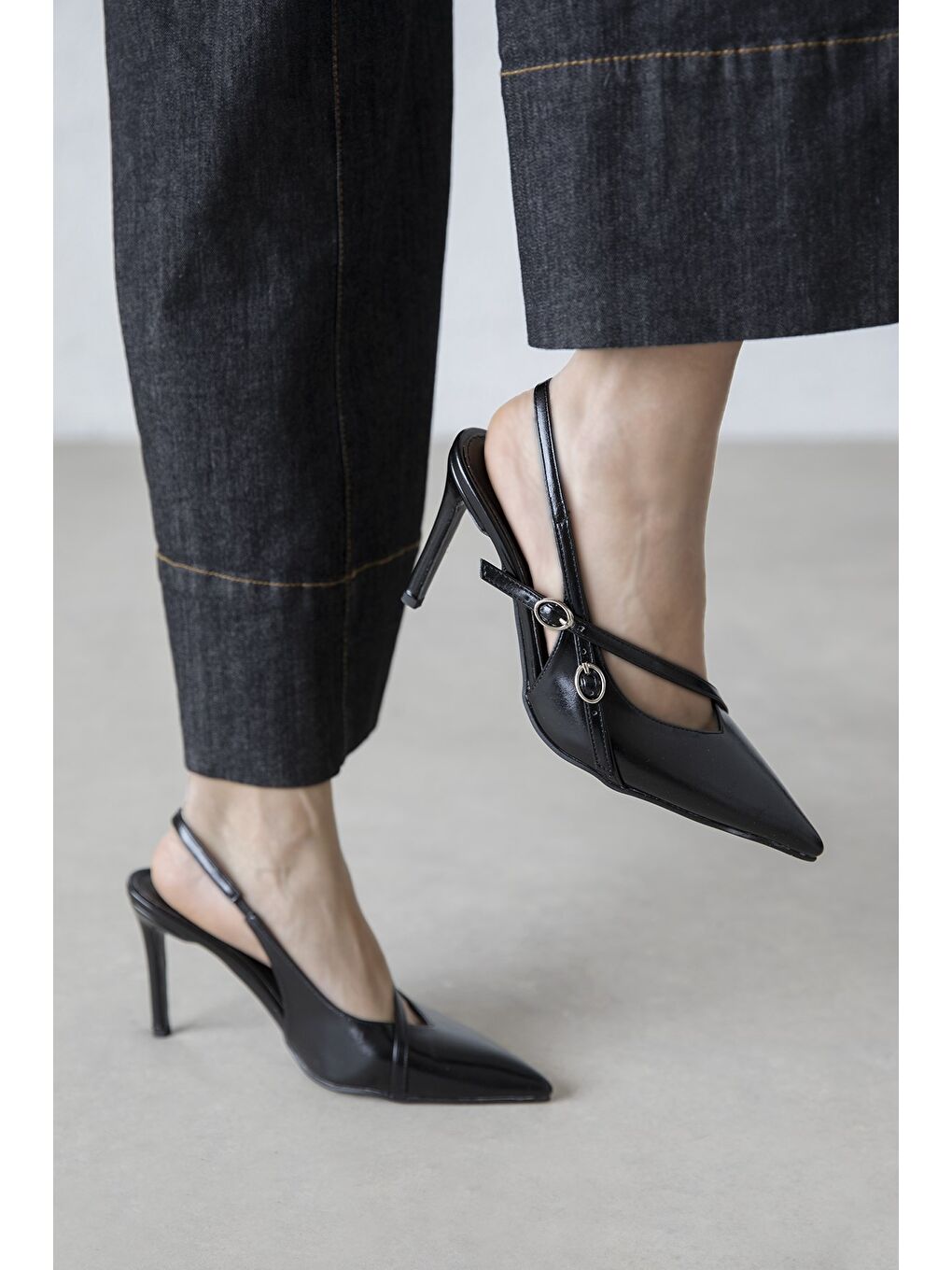 Alba Kadın Topuklu Kırışık Deri Ayakkabı Siyah-1