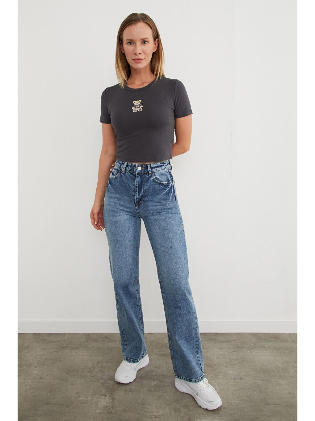 Antrasit Ayıcık Nakışlı Crop Tişört-2