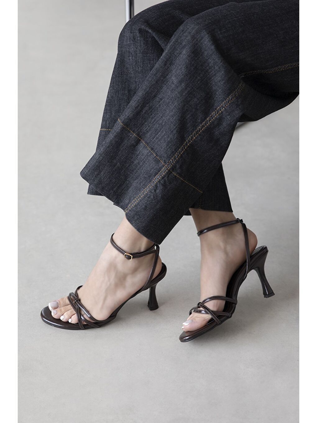 Kahverengi Zet Kadın Topuklu Kırışık Deri Sandalet Kahve-1