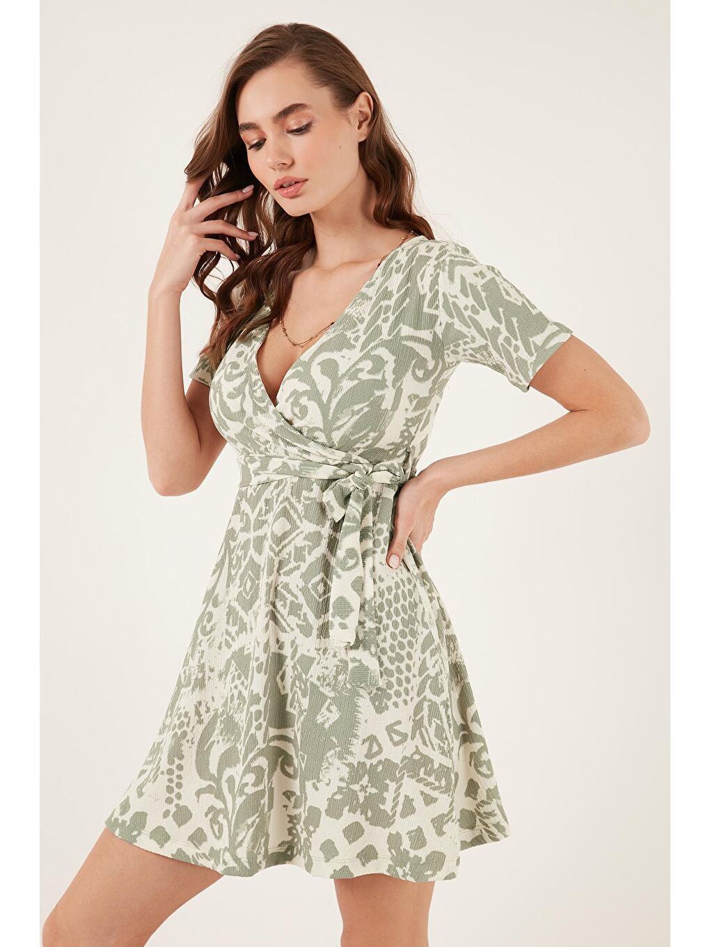 Yeşil Desenli Kruvaze Yaka Regular Fit Elbise 5865723-2