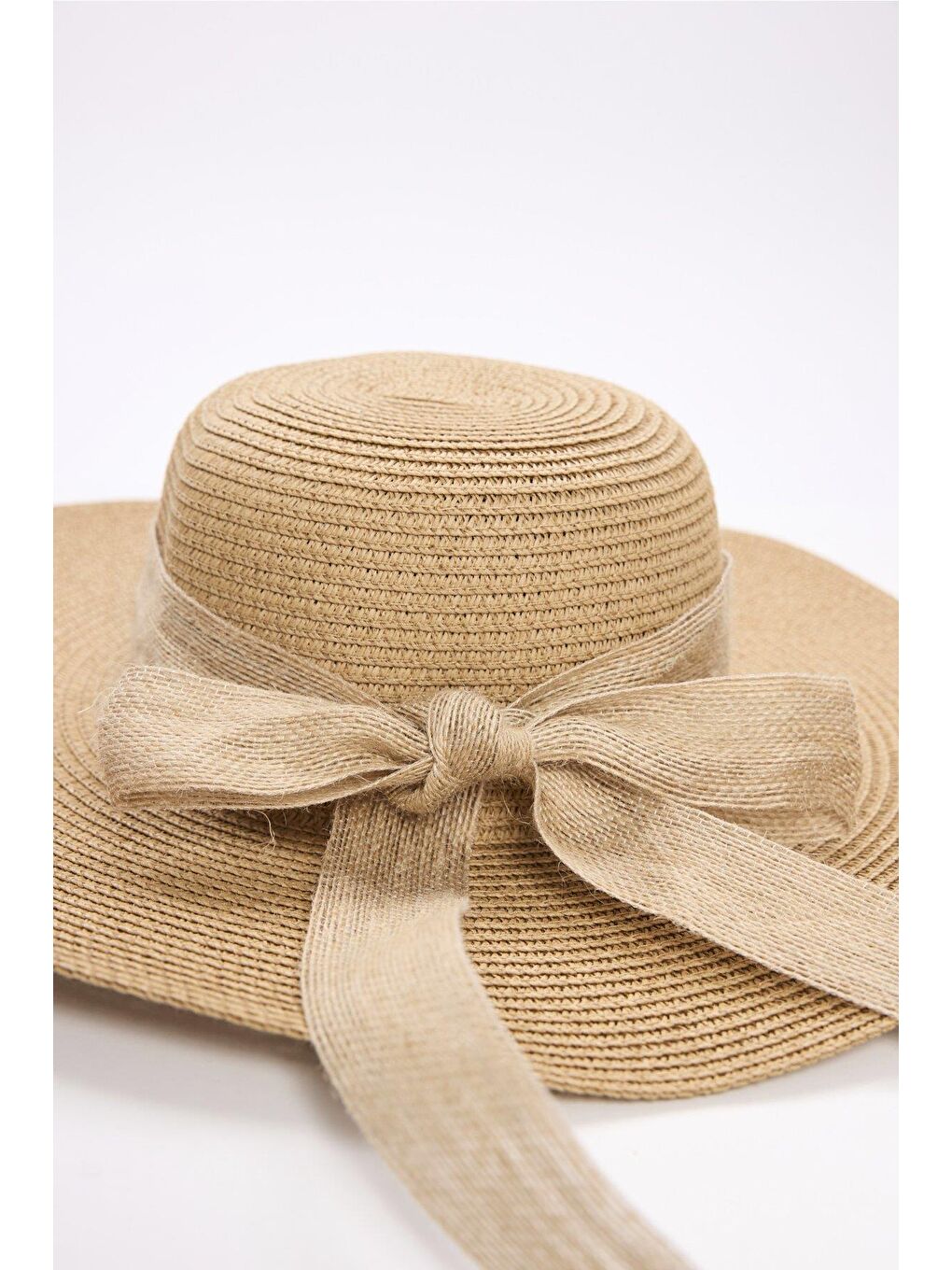 Fiyonklu Bej Renk Hasır Plaj Şapkası 2043-3
