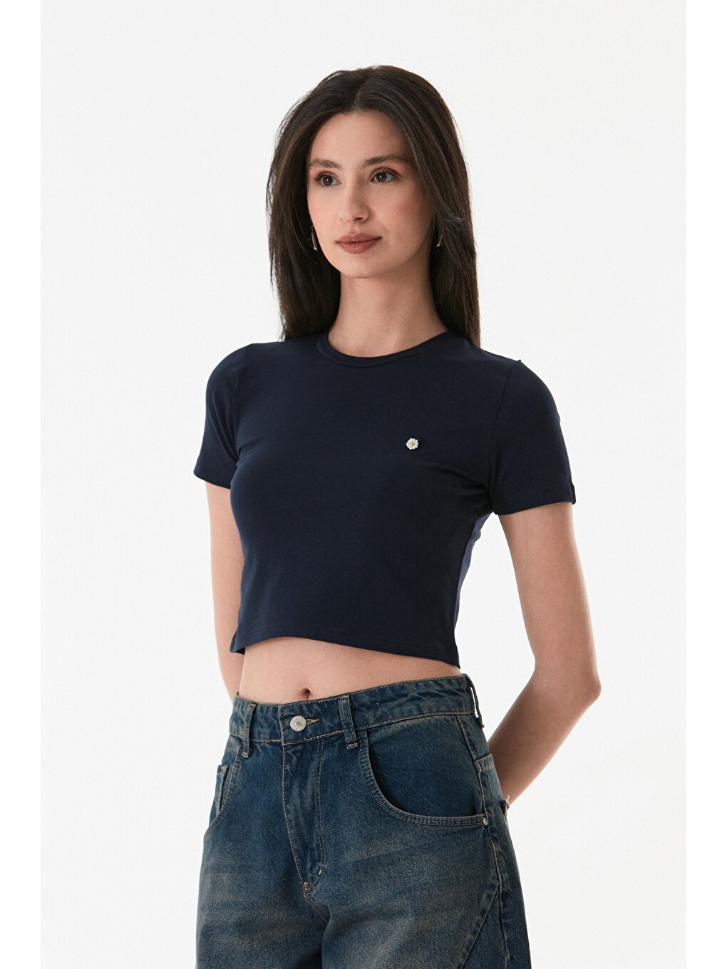 Lacivert Kalp Nakışlı Bisiklet Yaka Crop Tişört-4