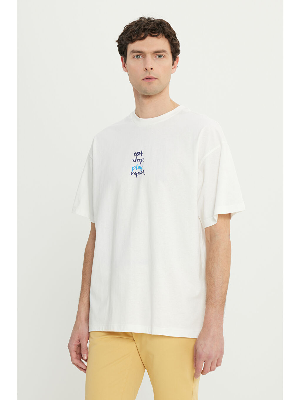 Erkek Ekru %100 Pamuk Oversize Fit Rahat Kesim Bisiklet Yaka Baskılı Tişört