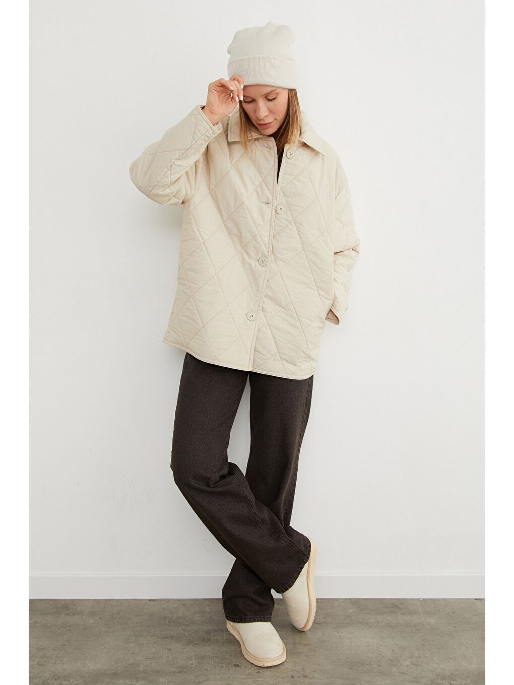 Bej Baklava Desen Kapitone Oversize Düğmeli Mont-4