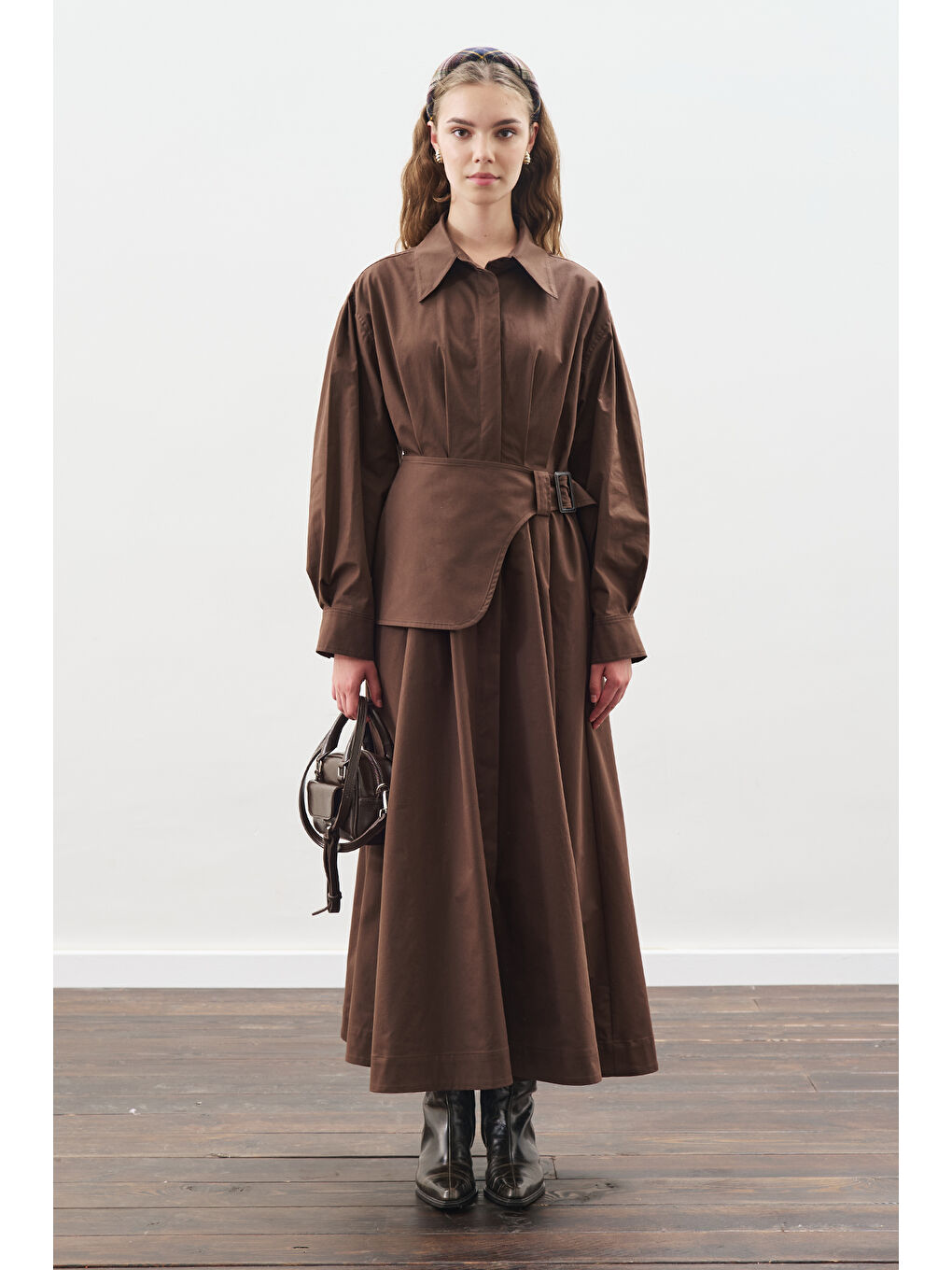 Kemer Detaylı Pileli Elbise Kahverengi-1