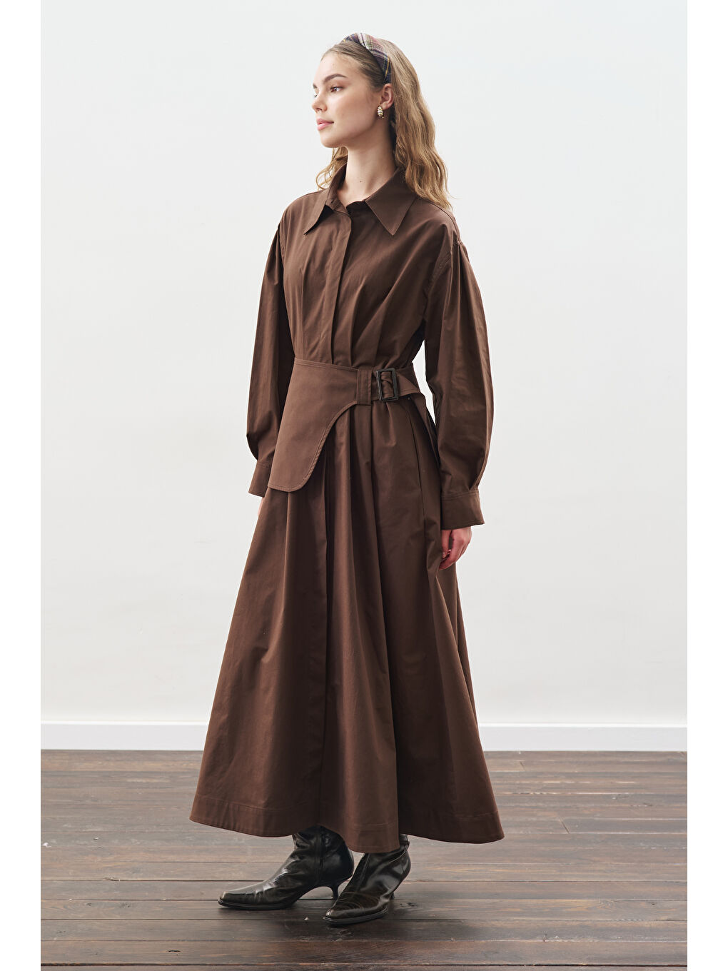 Kemer Detaylı Pileli Elbise Kahverengi-4