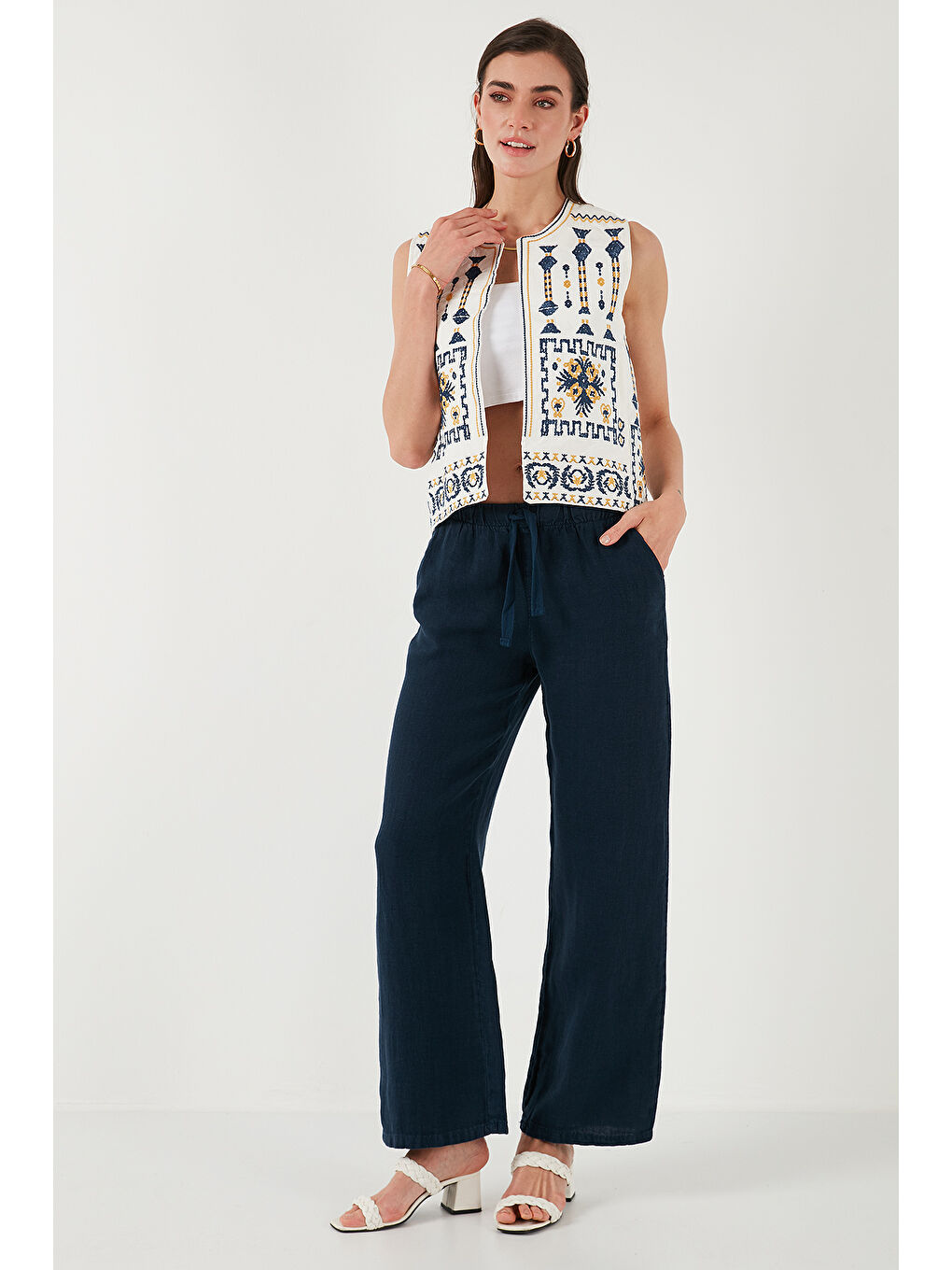 Ekru Pamuklu Regular Fit Çiçekli Nakış İşlemeli Yelek 676293-1