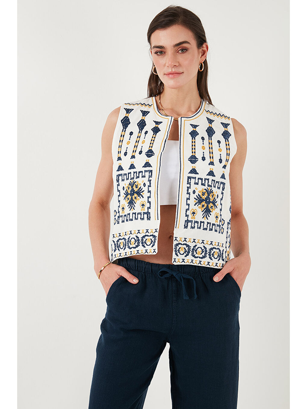 Ekru Pamuklu Regular Fit Çiçekli Nakış İşlemeli Yelek 676293-3